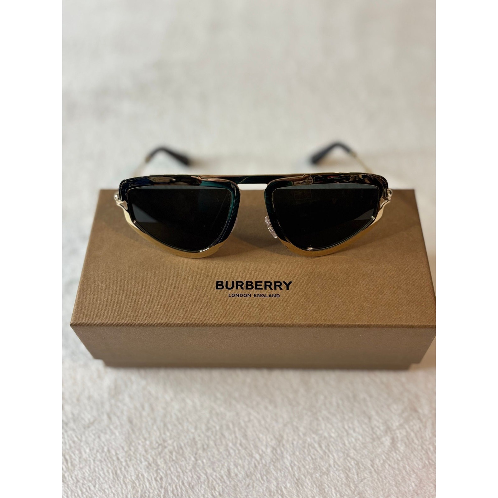 Brand New Burberry Sunglasses  0be3150 110987 Size 56191403n